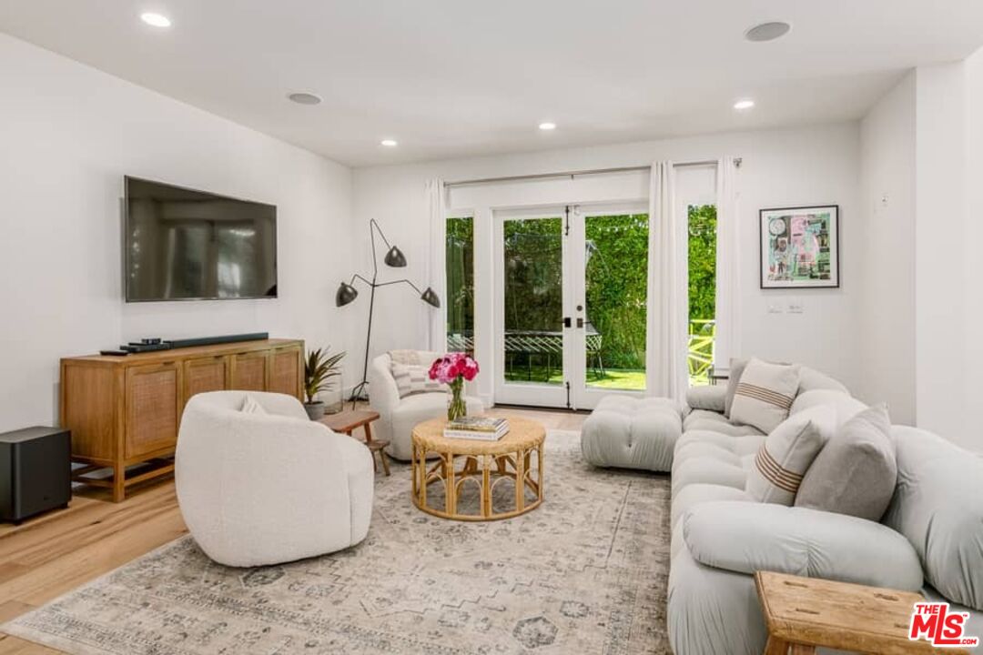 729 N Ogden Dr