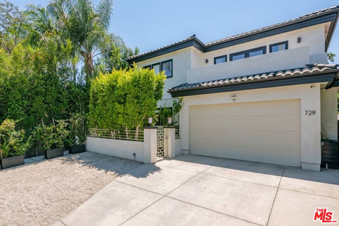 729 N Ogden Dr