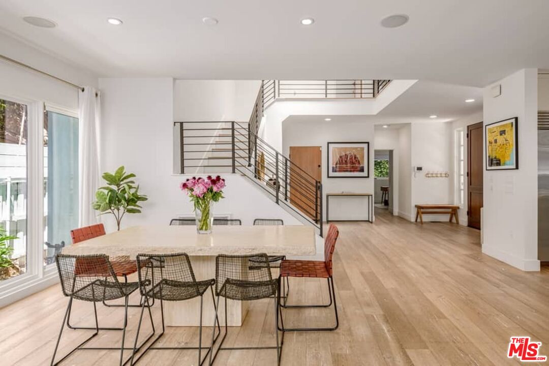 729 N Ogden Dr