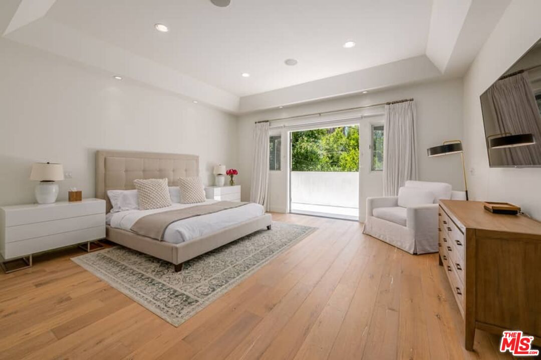 729 N Ogden Dr