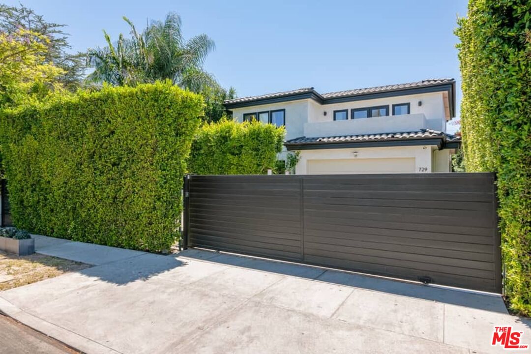 729 N Ogden Dr