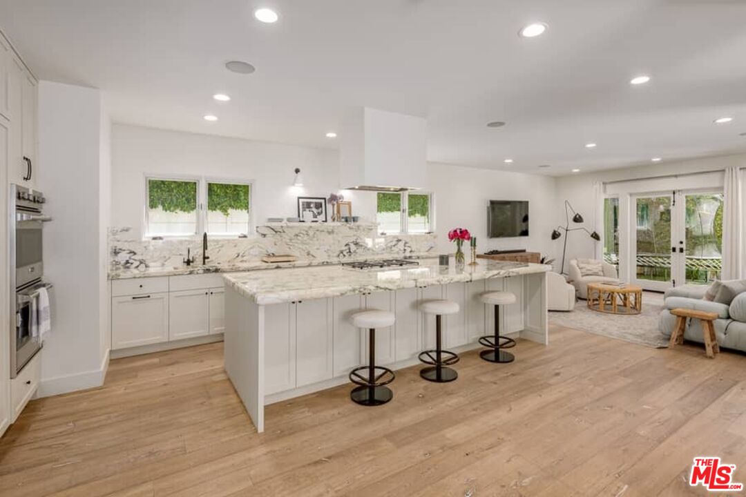729 N Ogden Dr