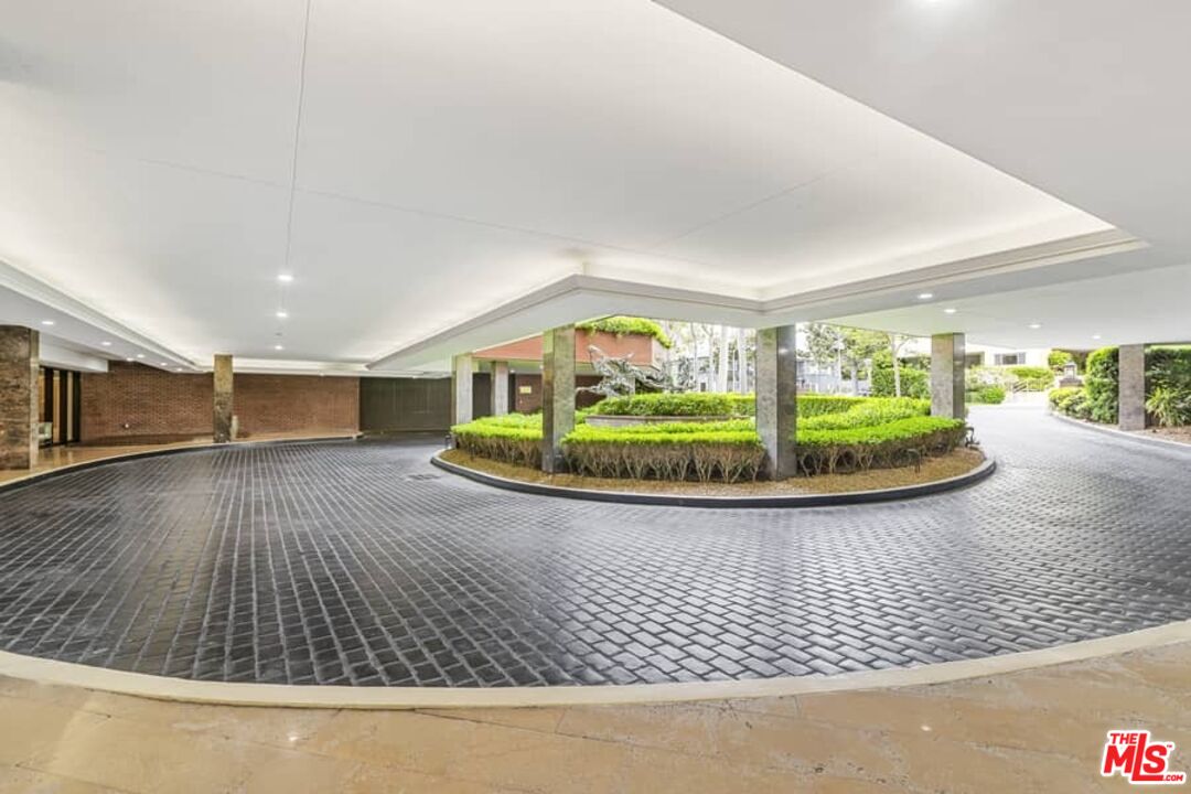 300 N Swall Dr Unit: 305