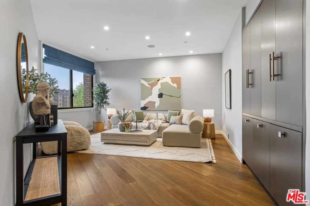 300 N Swall Dr Unit: 305