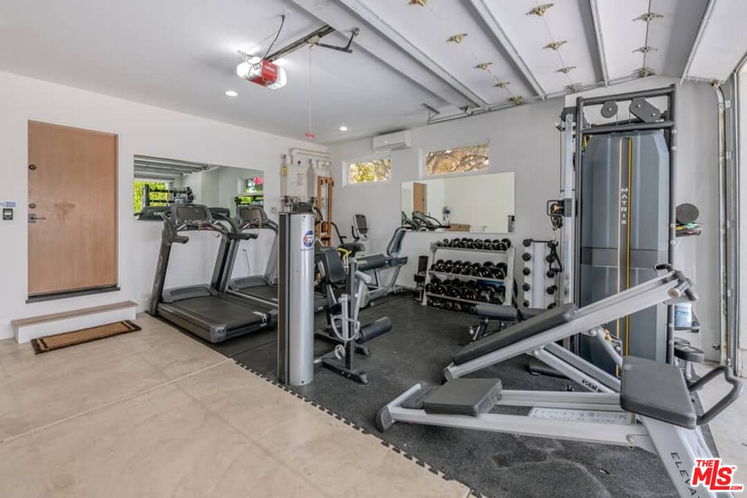 729 N Ogden Dr