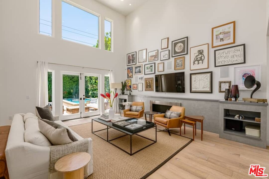 729 N Ogden Dr