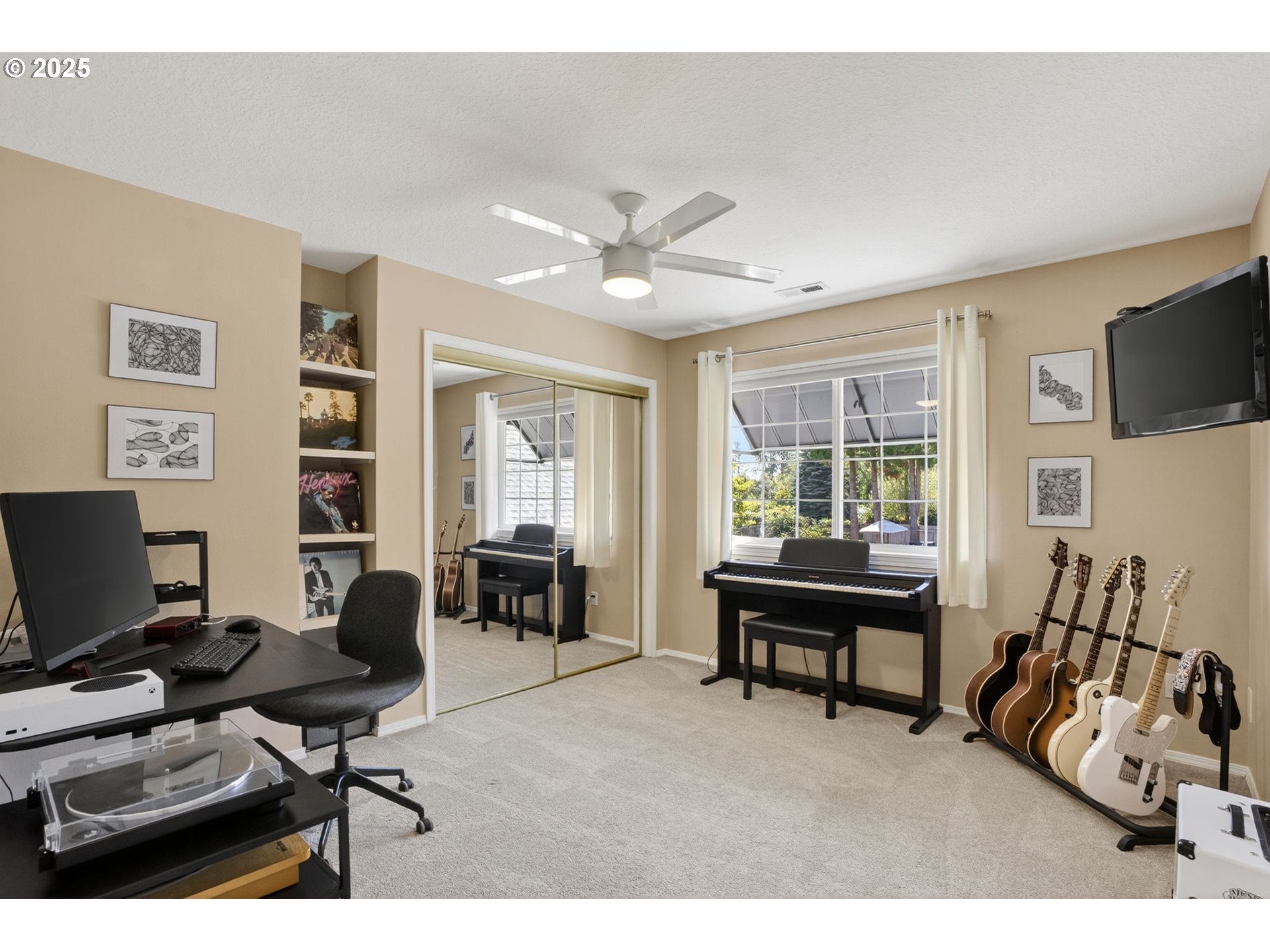 32102 NW EAGLE CREST DR