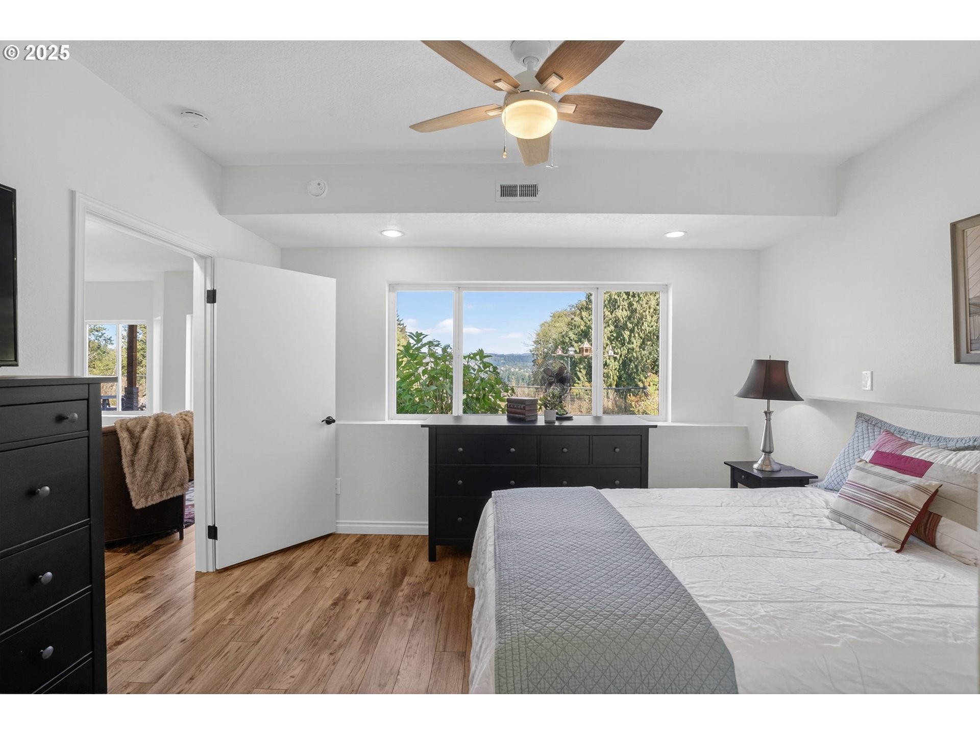 32102 NW EAGLE CREST DR