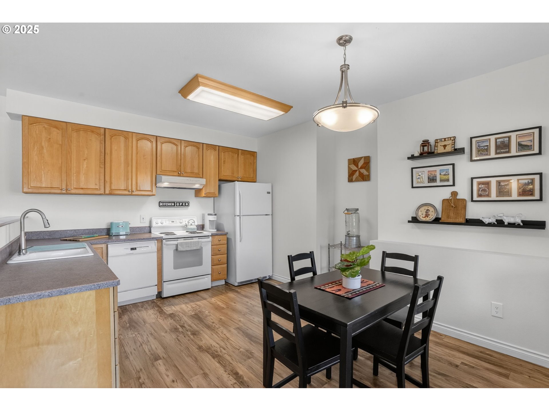 32102 NW EAGLE CREST DR