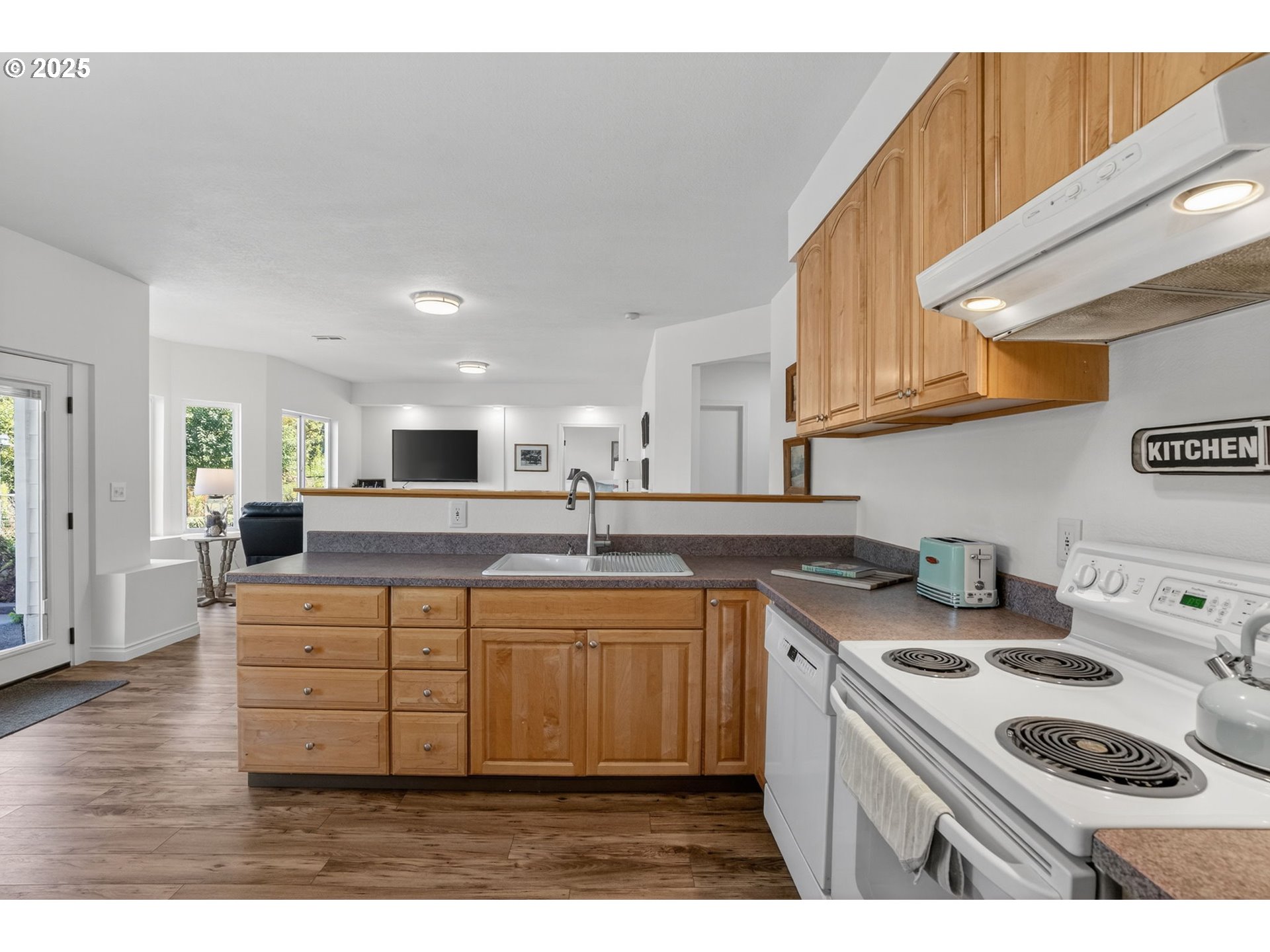 32102 NW EAGLE CREST DR