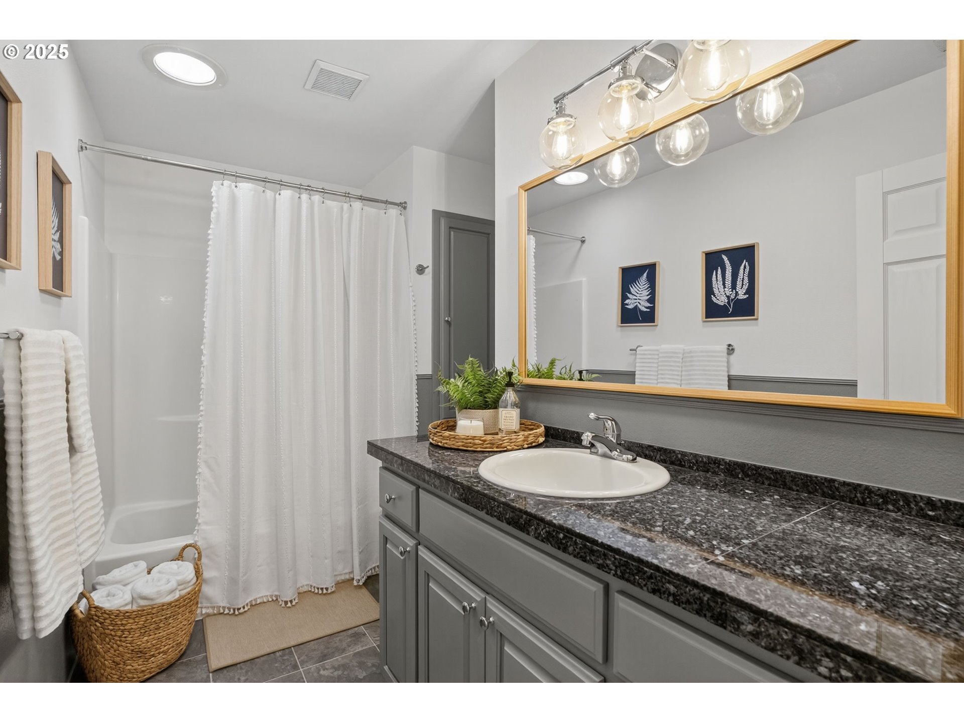 32102 NW EAGLE CREST DR