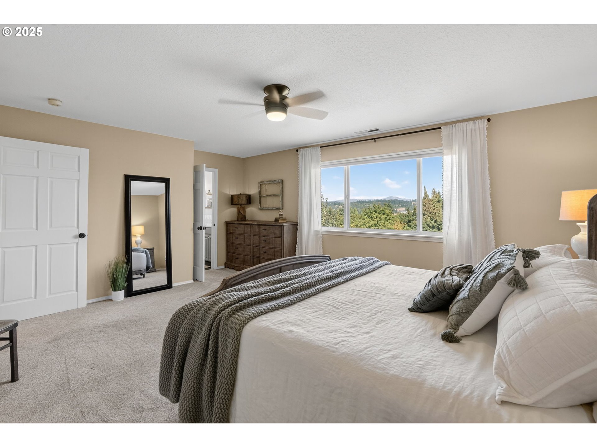 32102 NW EAGLE CREST DR