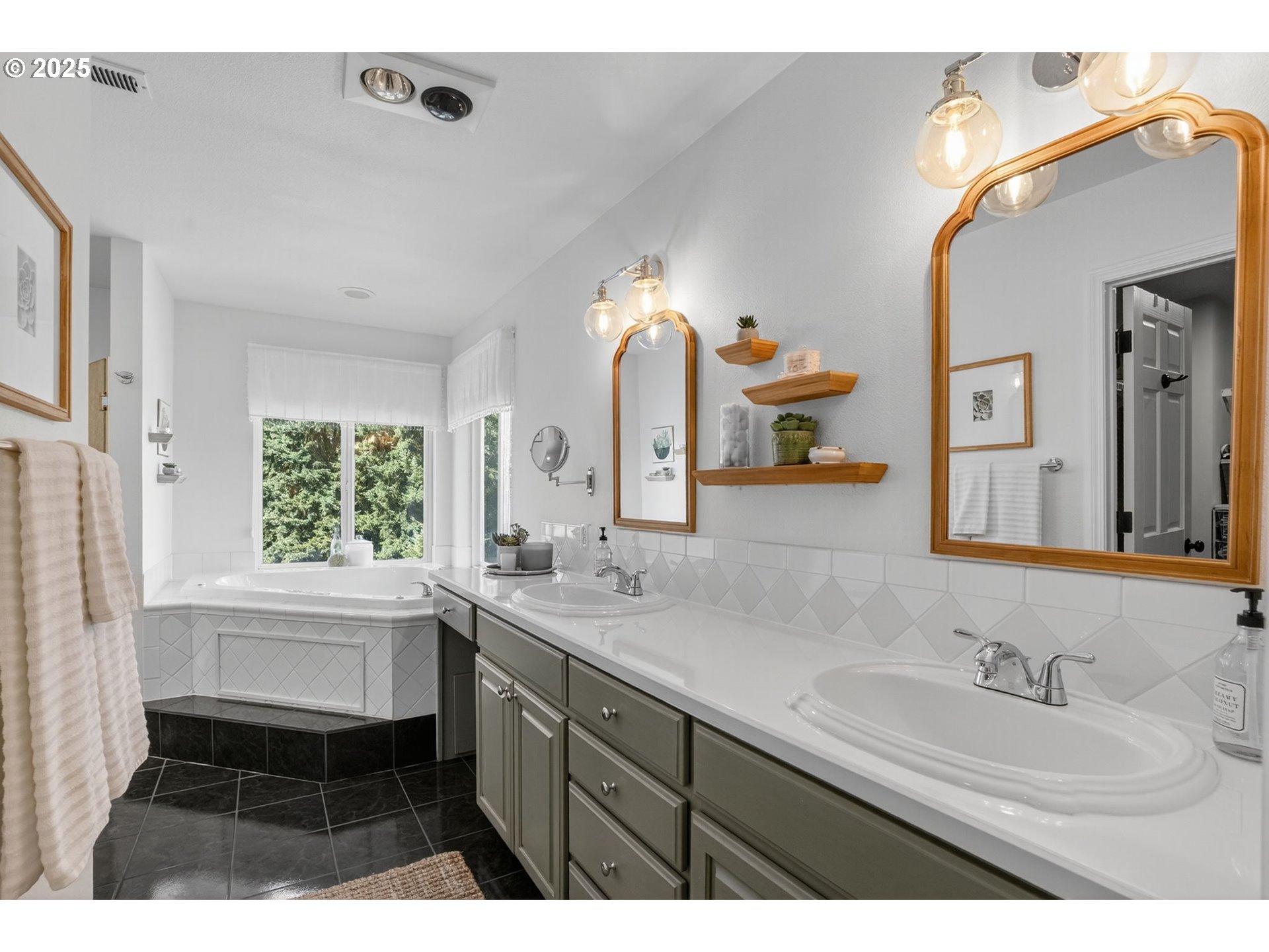 32102 NW EAGLE CREST DR