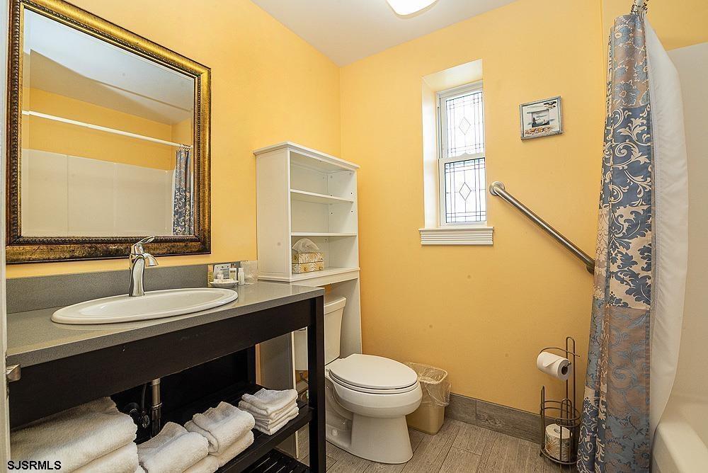 719 E 11th Street Unit: 709