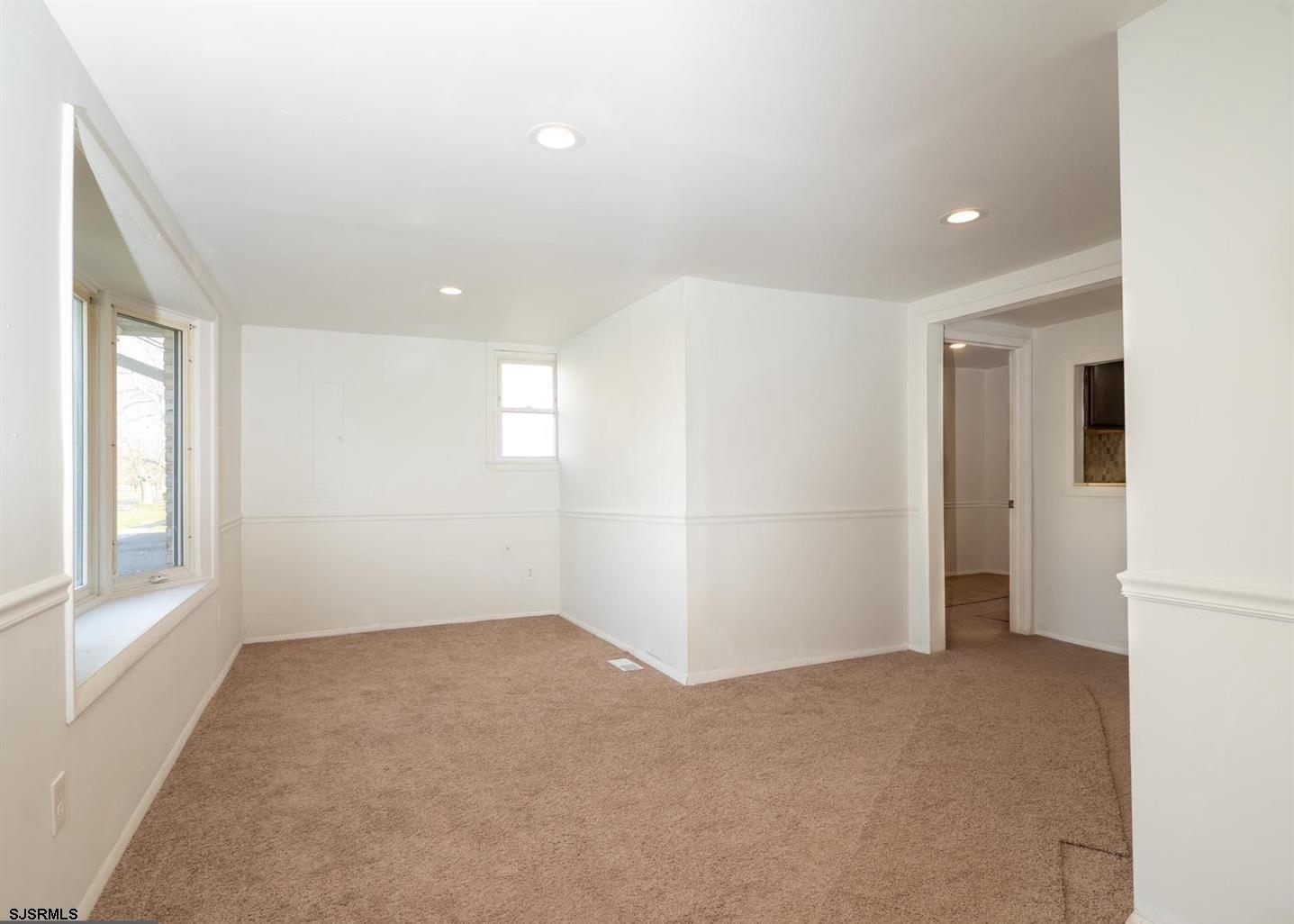 713 Dehirsch Ave