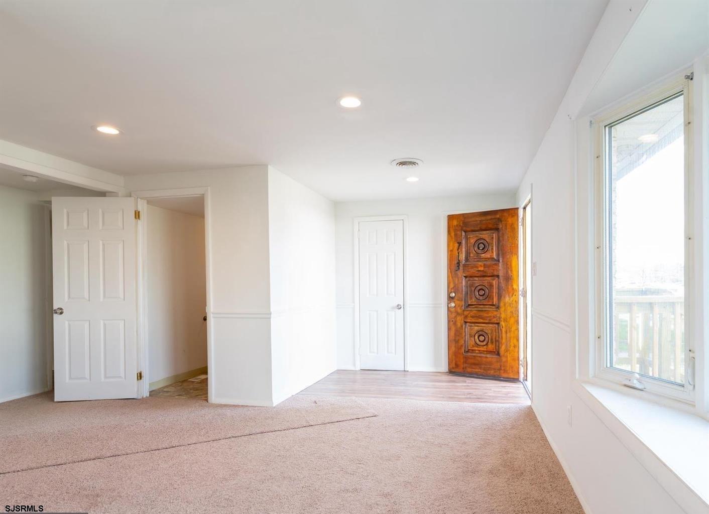 713 Dehirsch Ave