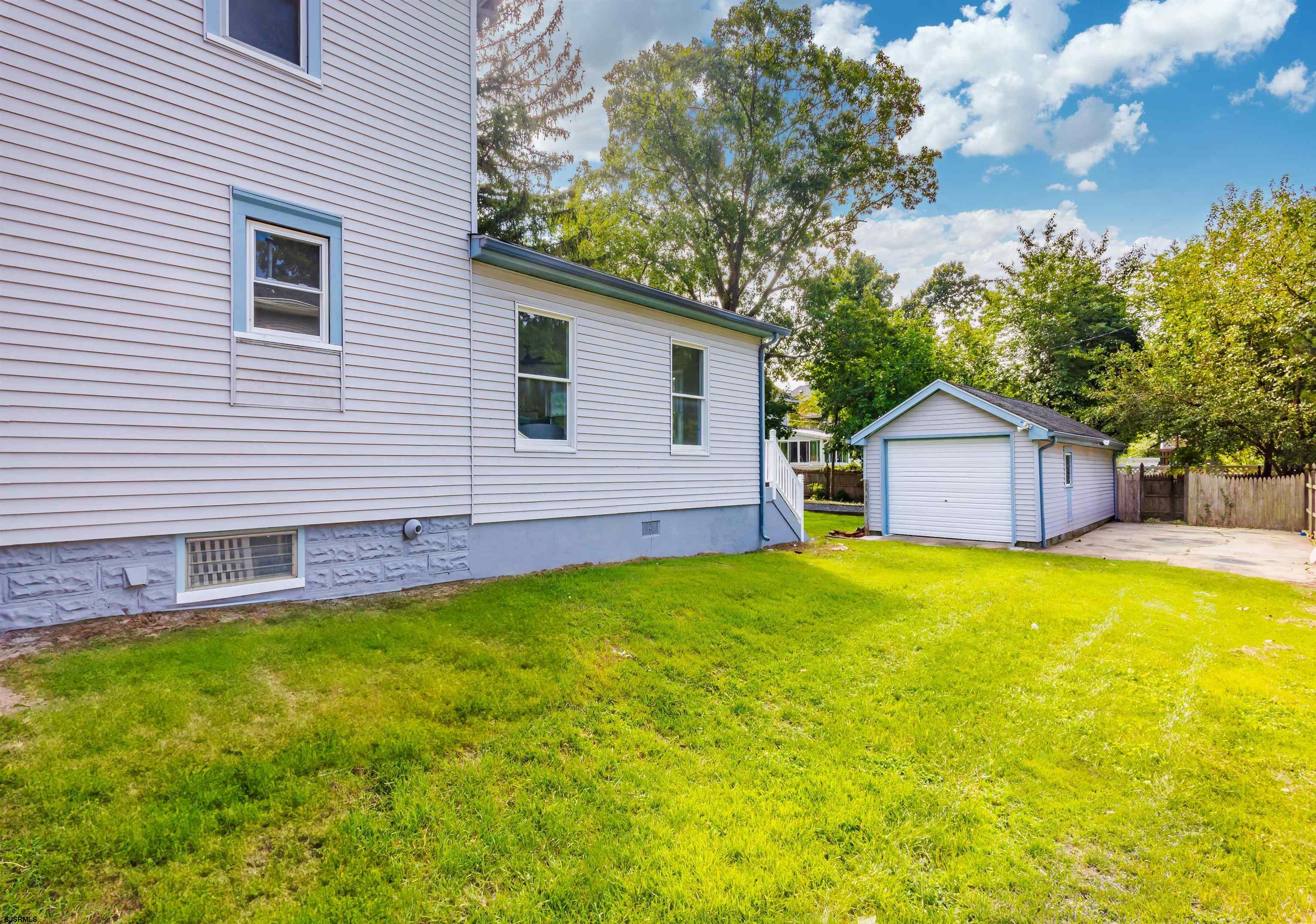302 W Cherry Street
