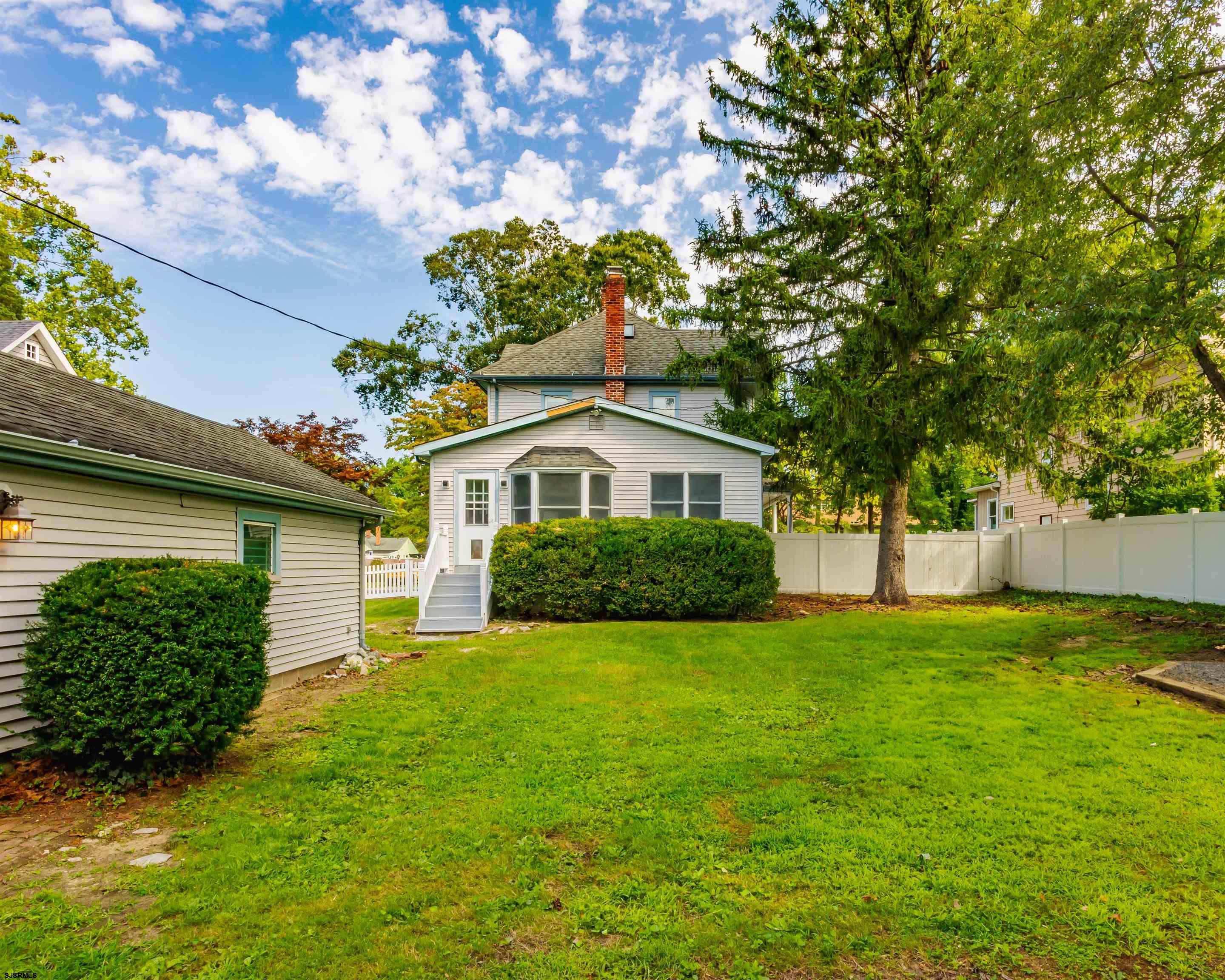 302 W Cherry Street