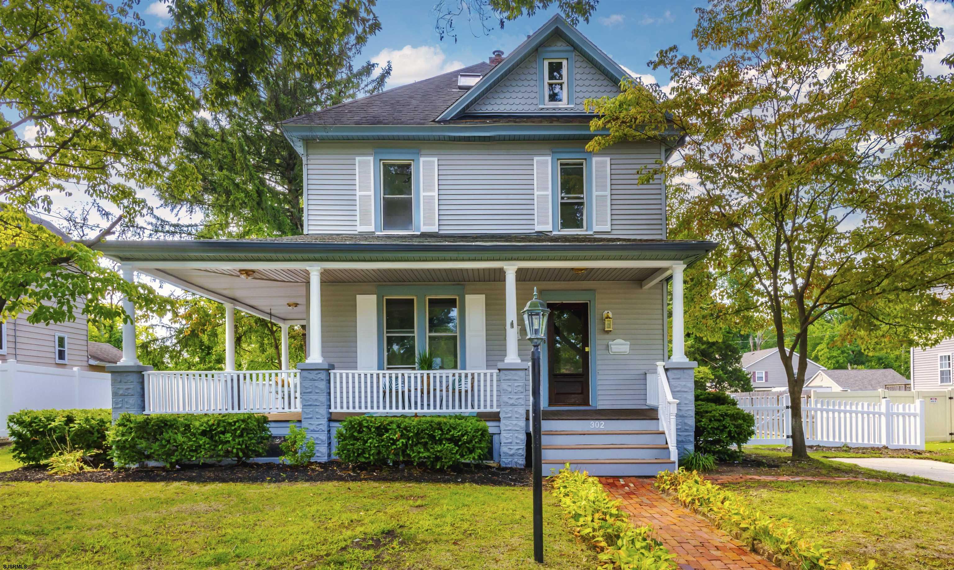 302 W Cherry Street