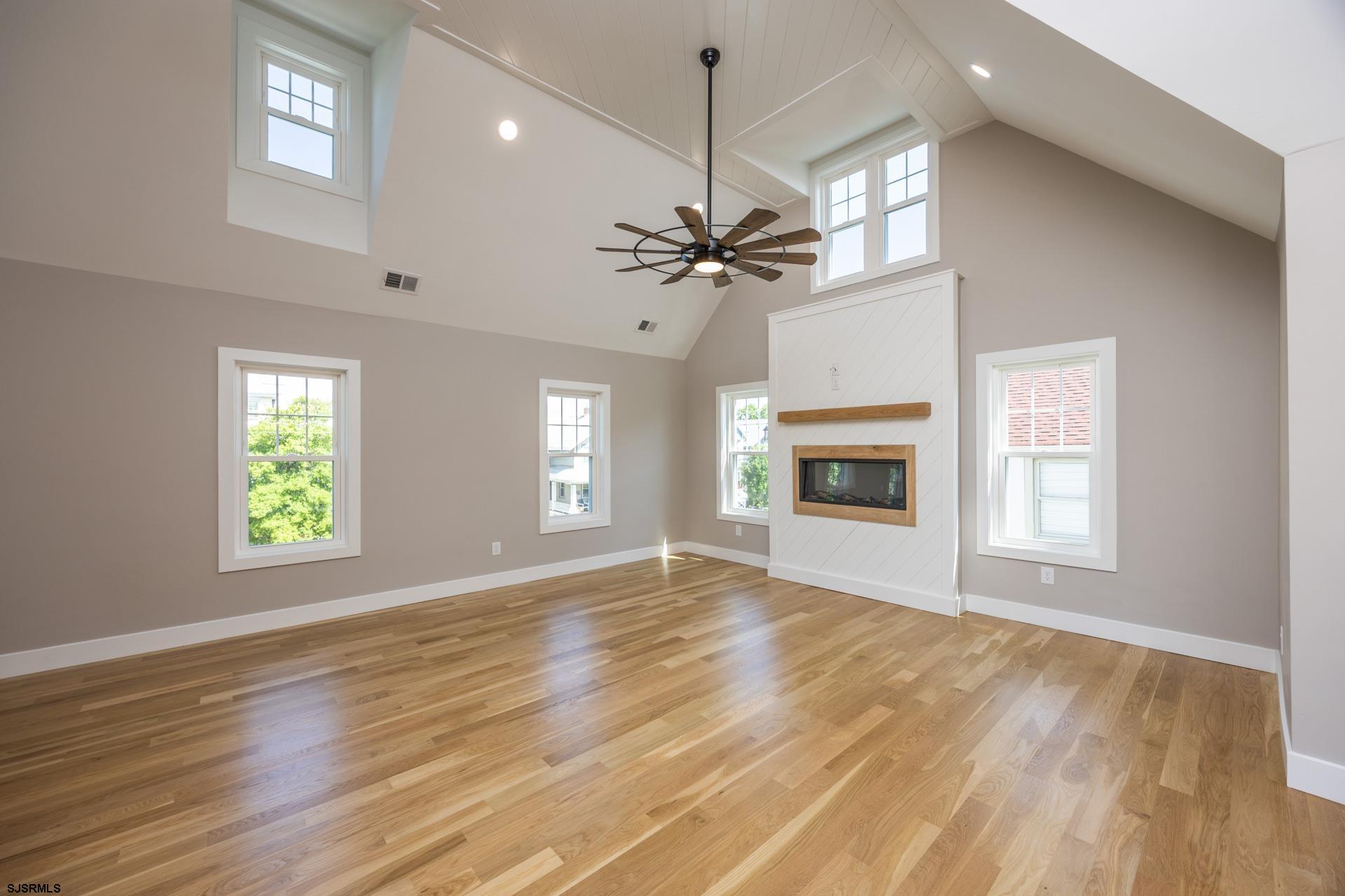 341 Central Ave Unit: 2