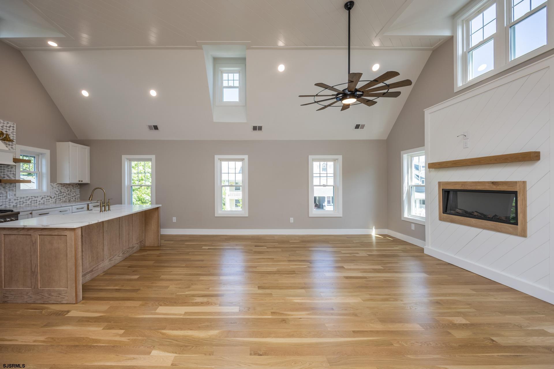 341 Central Ave Unit: 2