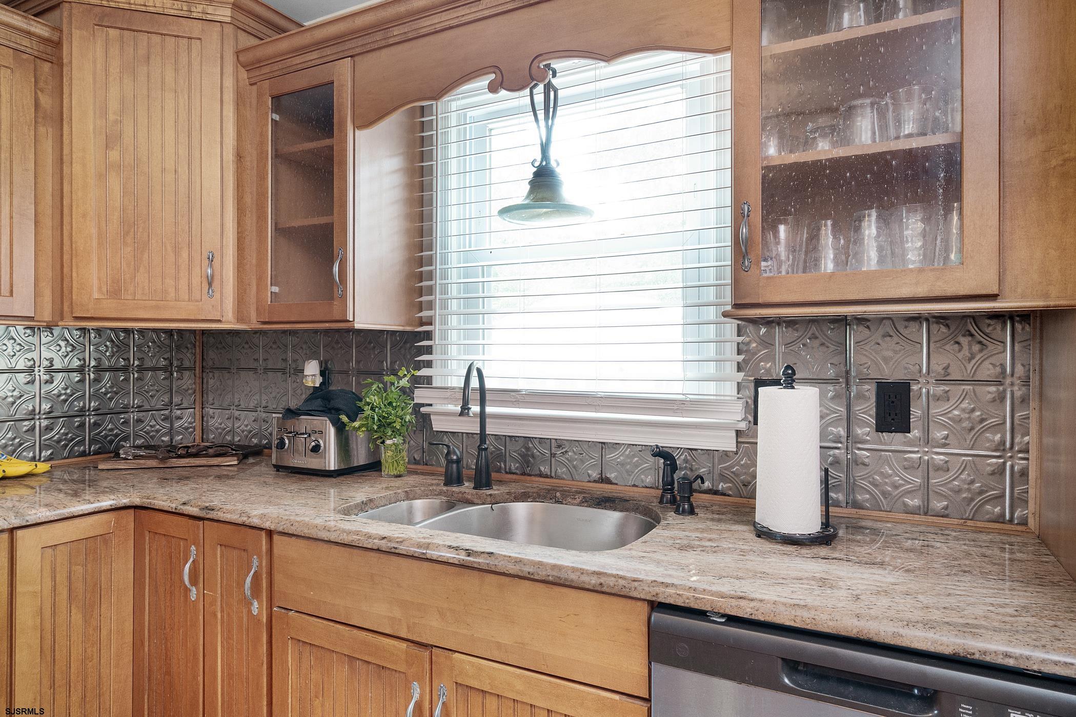 16 Lynnette Dr