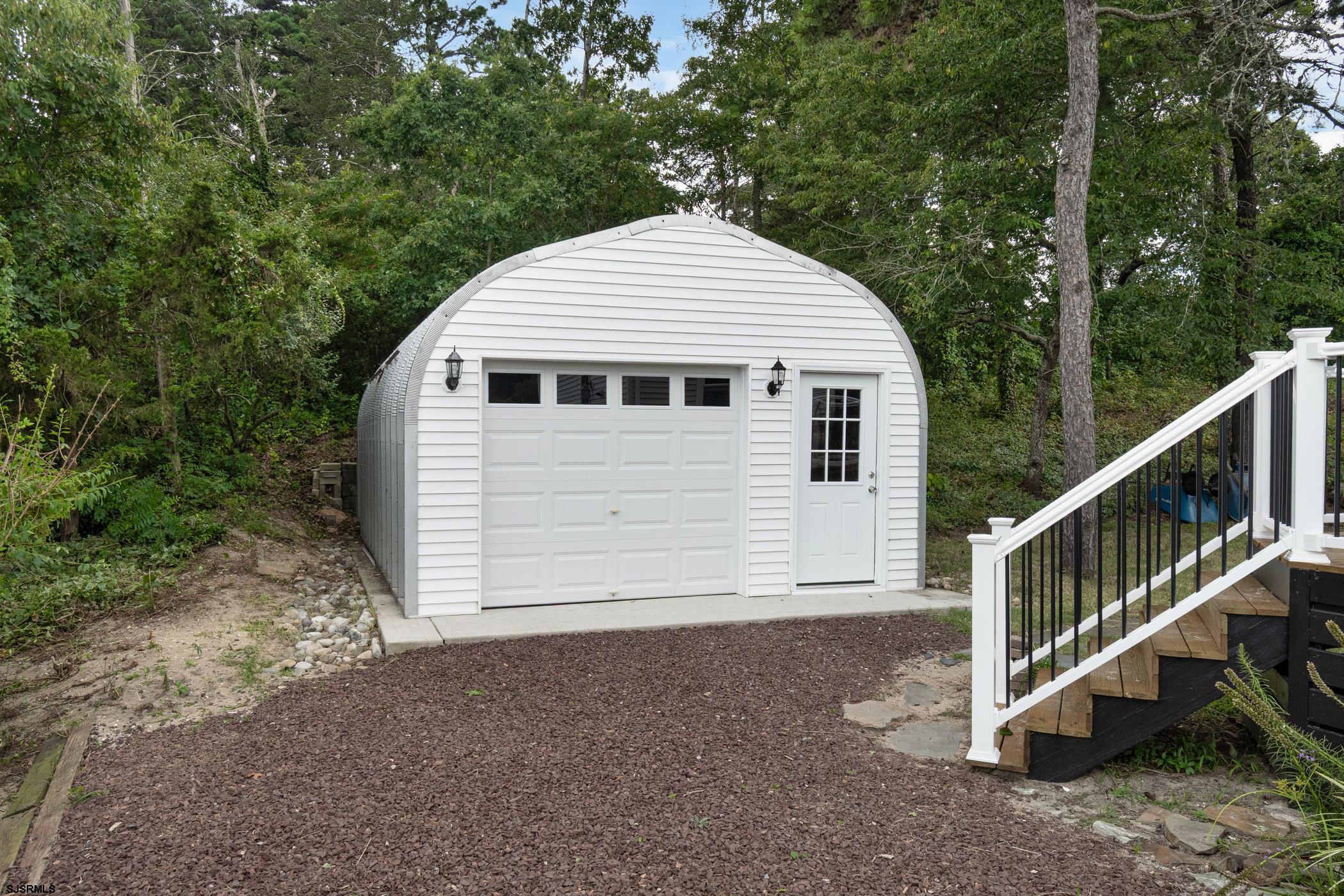 16 Lynnette Dr