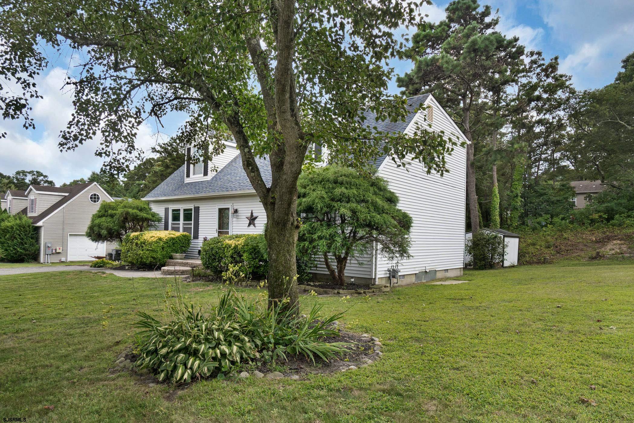 16 Lynnette Dr