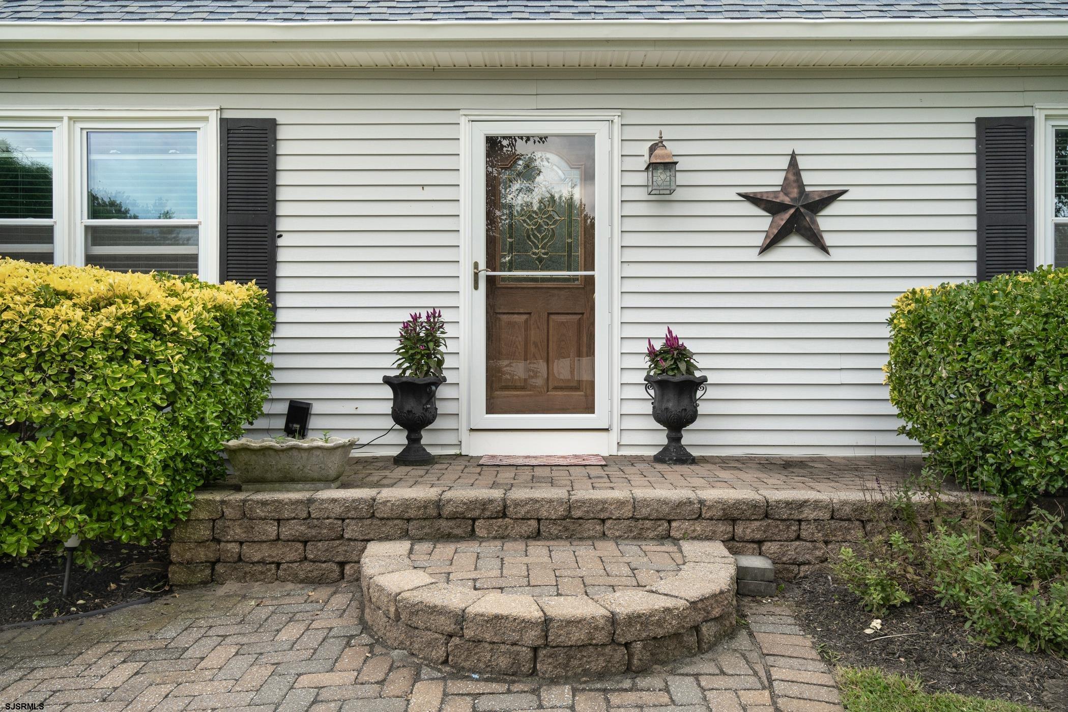 16 Lynnette Dr