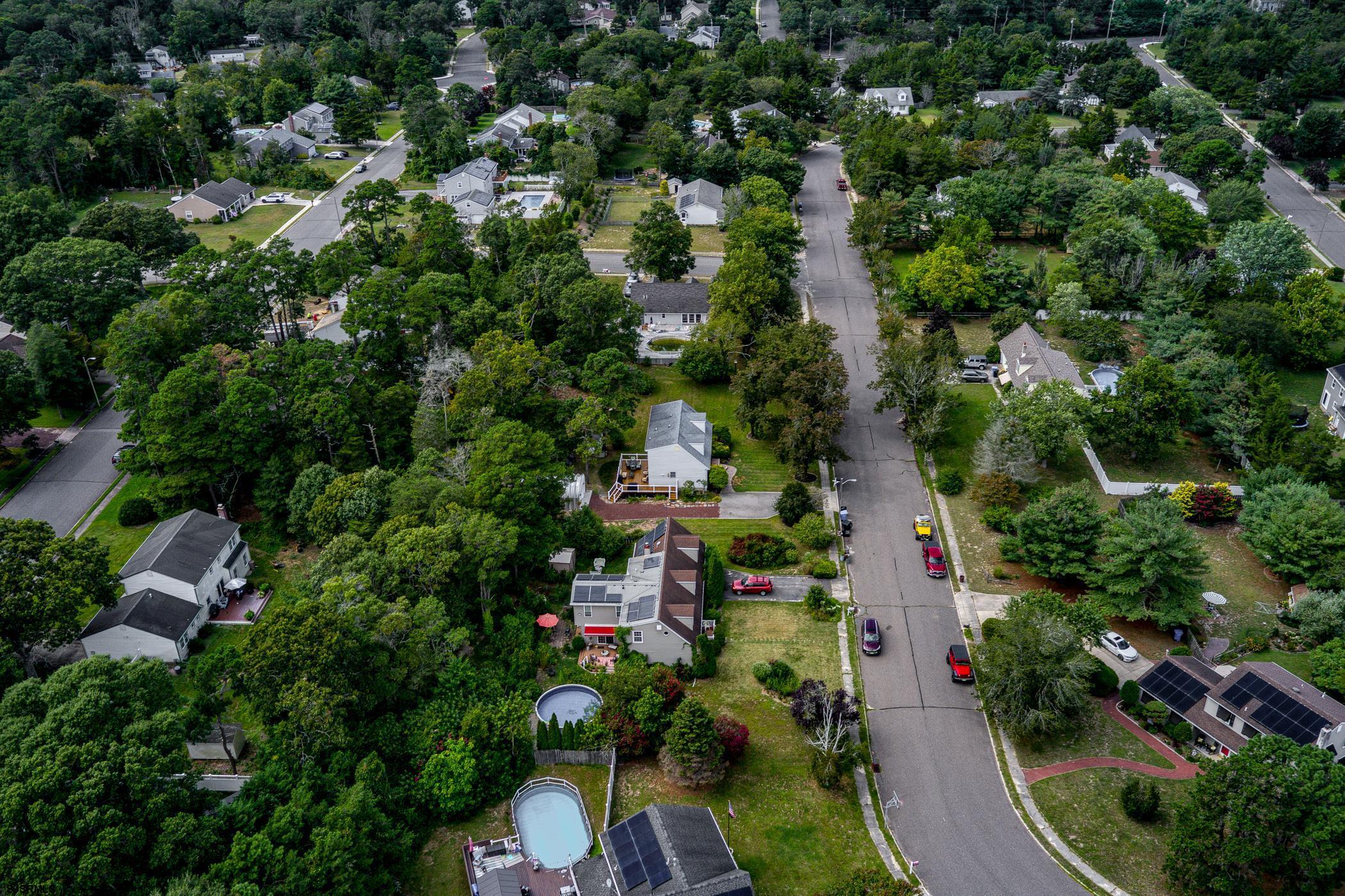 16 Lynnette Dr