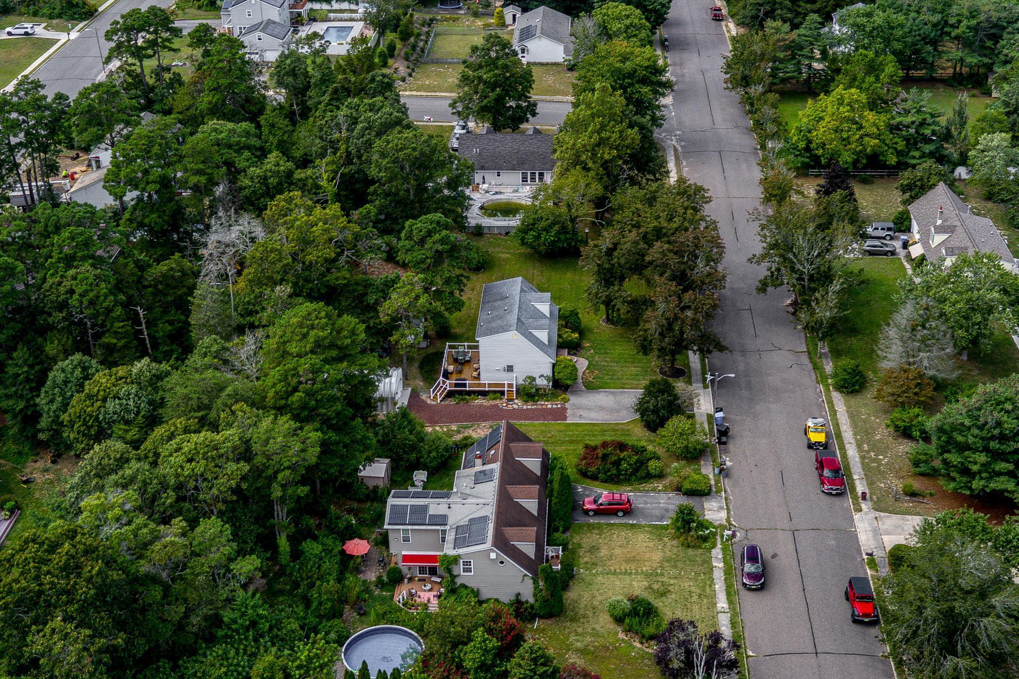 16 Lynnette Dr