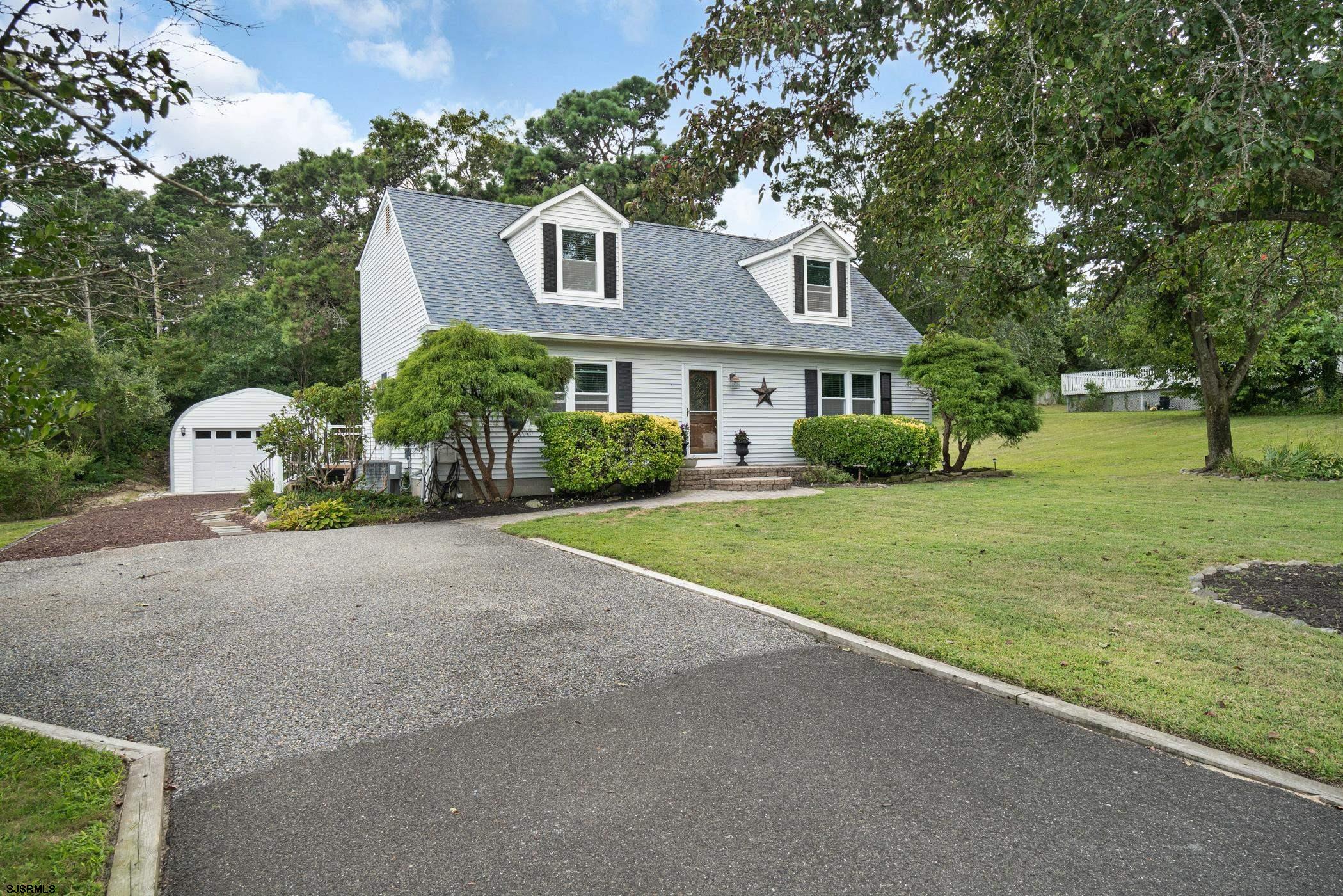 16 Lynnette Dr