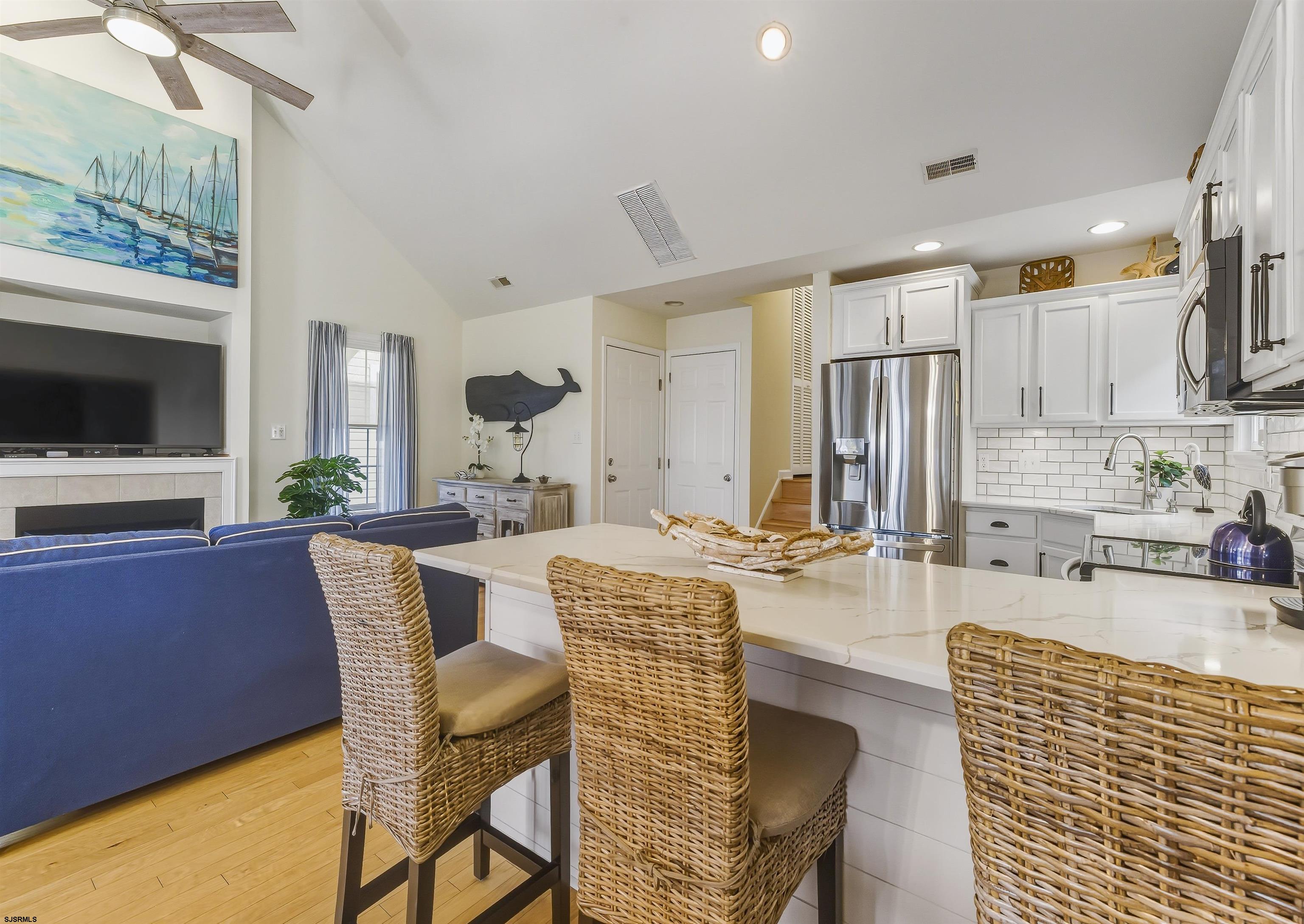 35 Asbury Ave Unit: 2