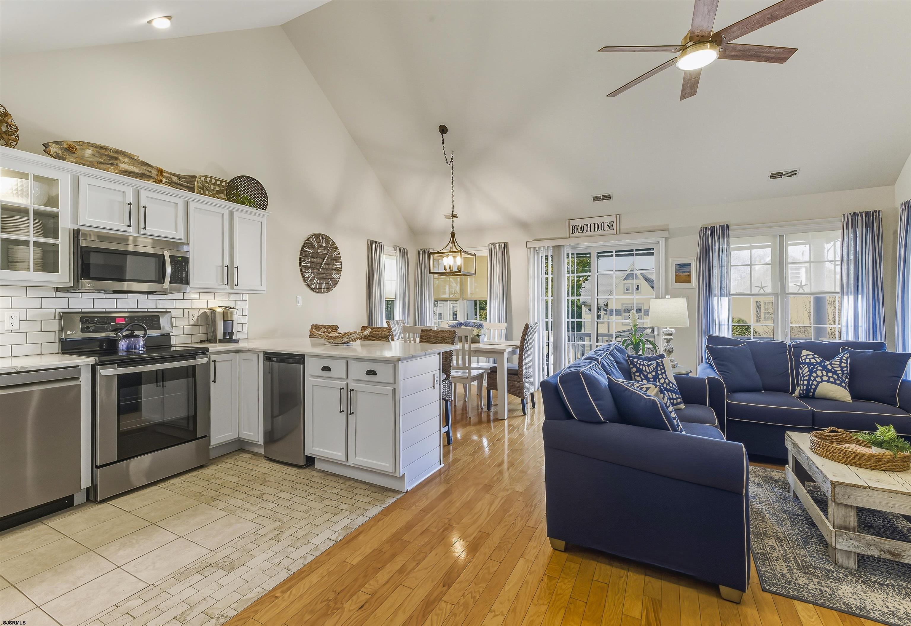 35 Asbury Ave Unit: 2