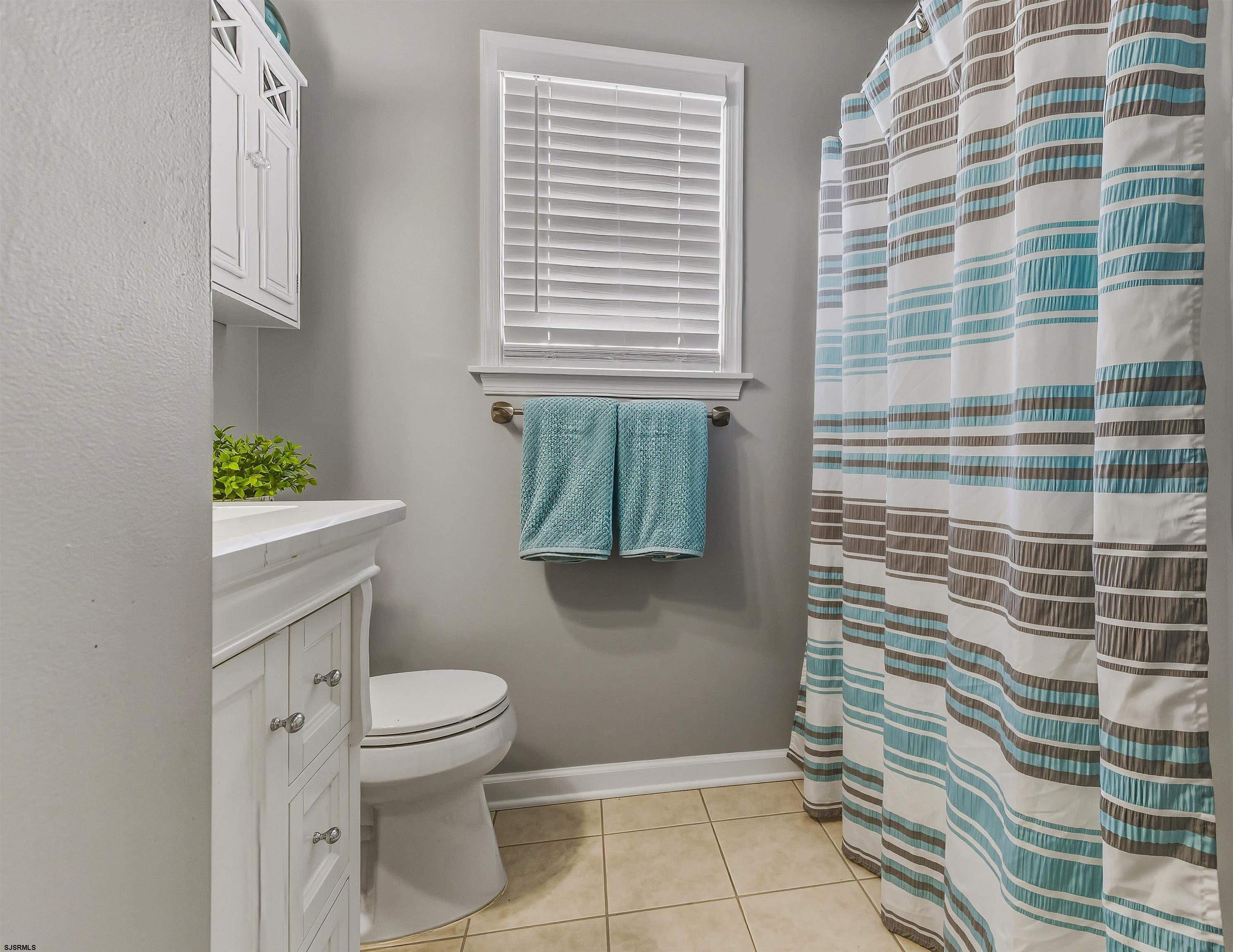 35 Asbury Ave Unit: 2