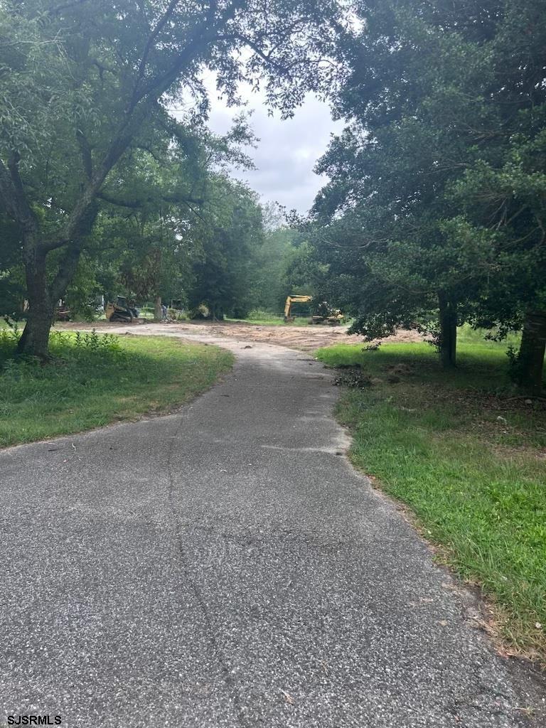 18 E Ravenwood Dr