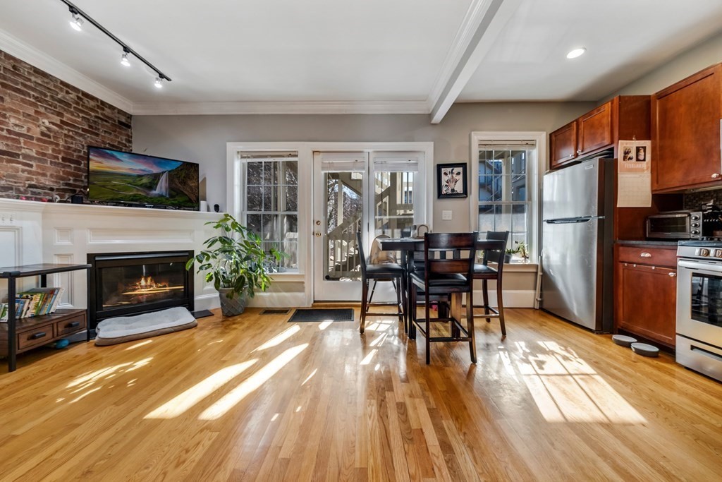 673 E 2nd St # 1
