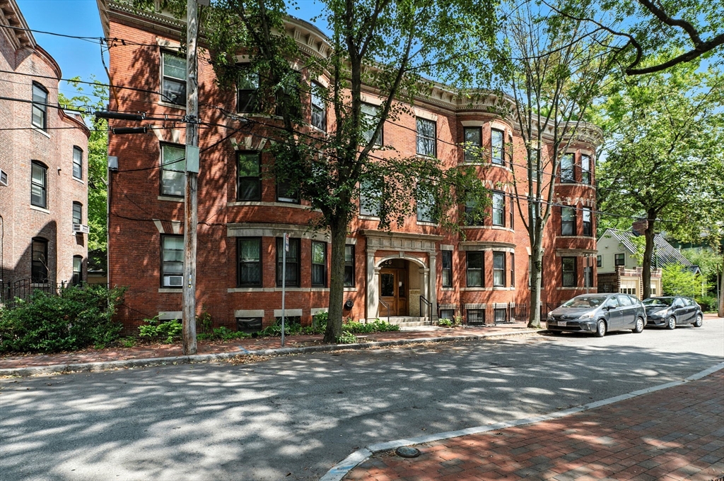 26 Hurlbut Street # 3
