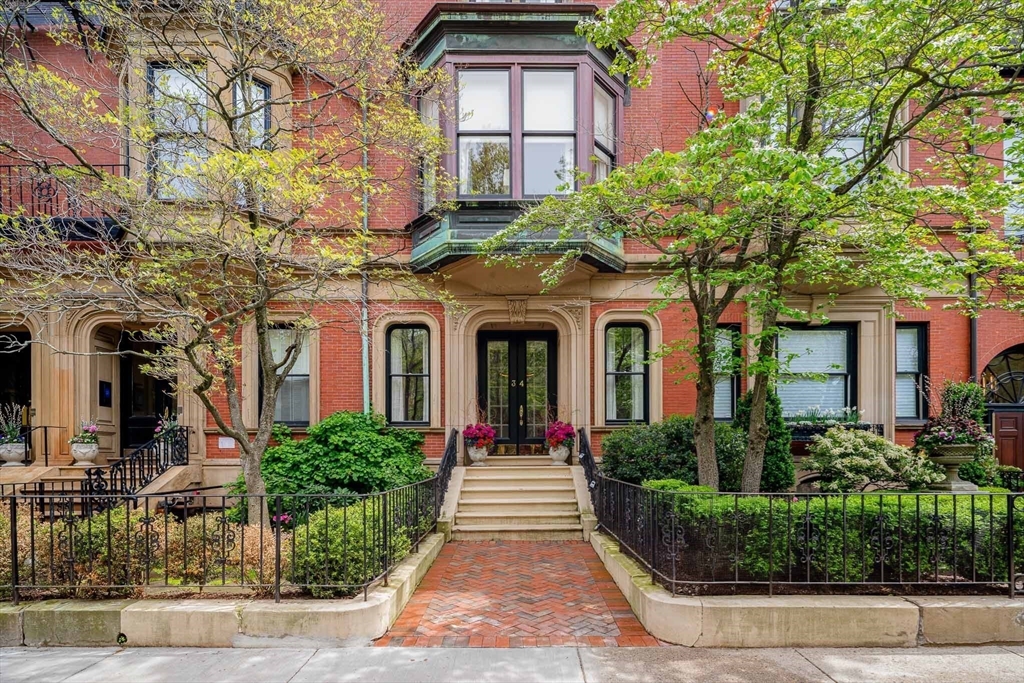 34 Commonwealth Ave # 4