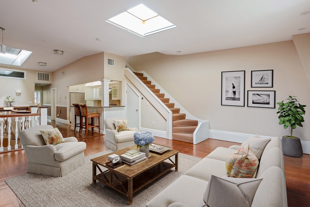 34 Commonwealth Ave # 4