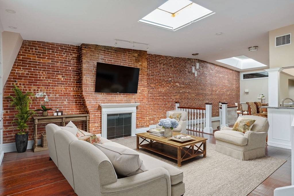 34 Commonwealth Ave # 4
