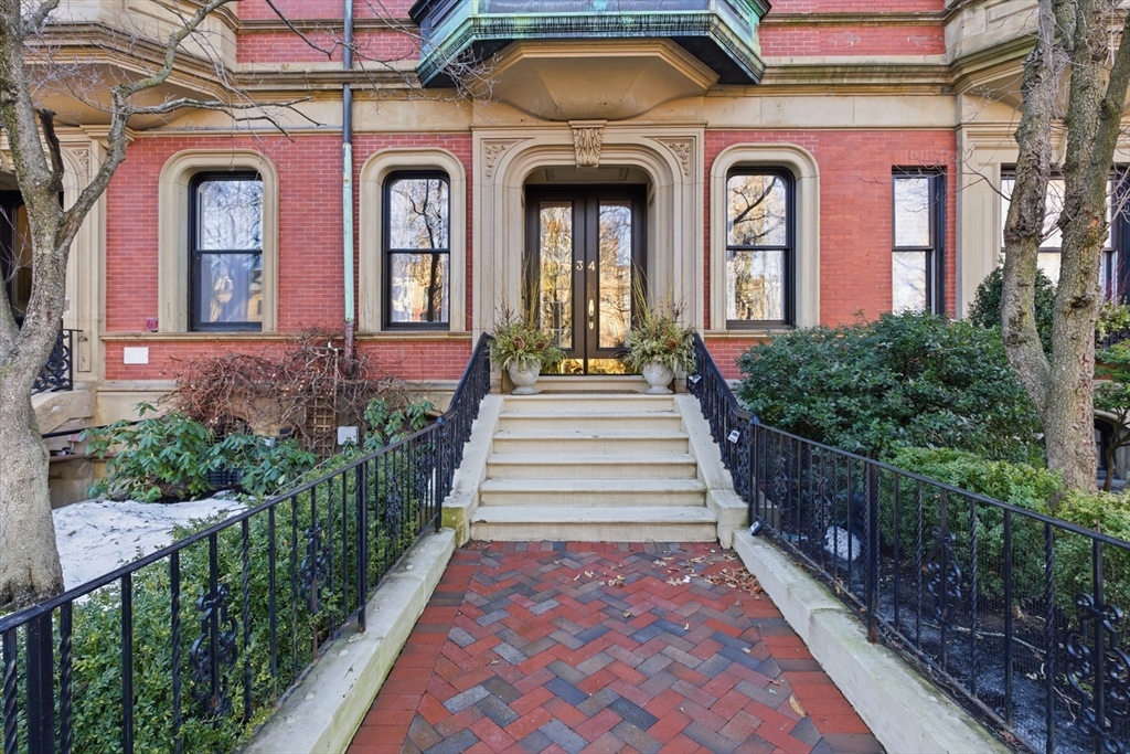 34 Commonwealth Ave # 4
