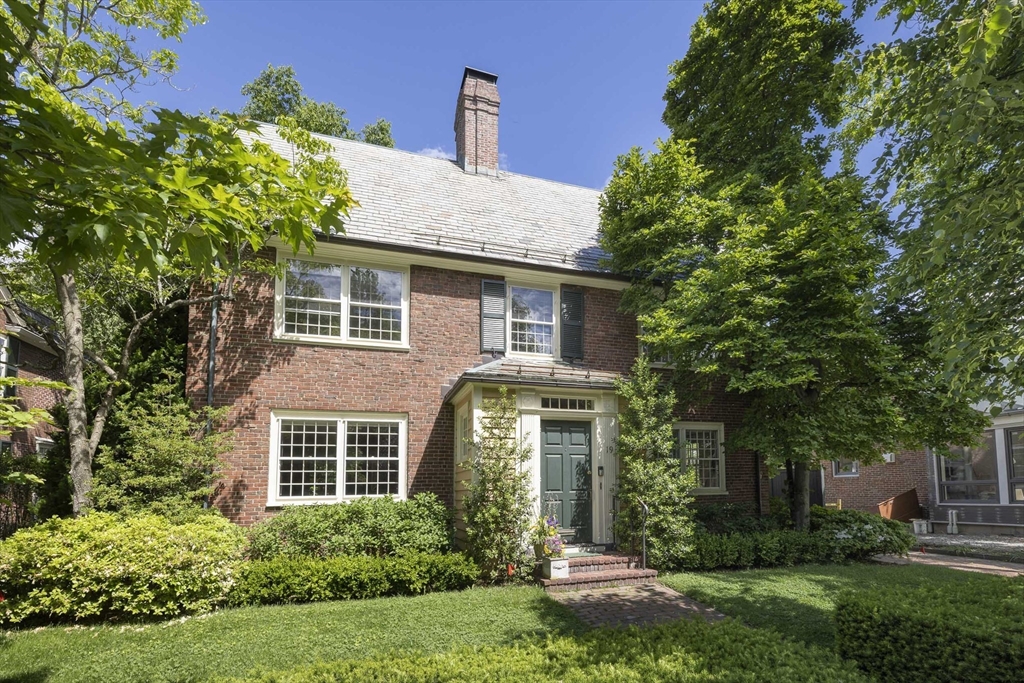 19 Gray Gardens East