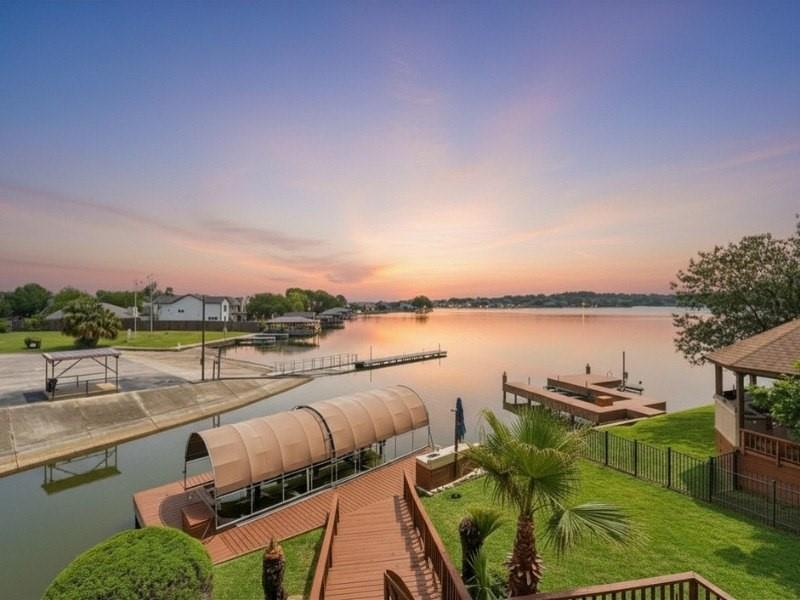 305 Harbor Circle