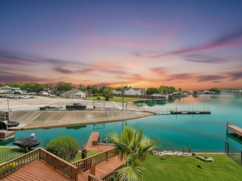 305 Harbor Circle