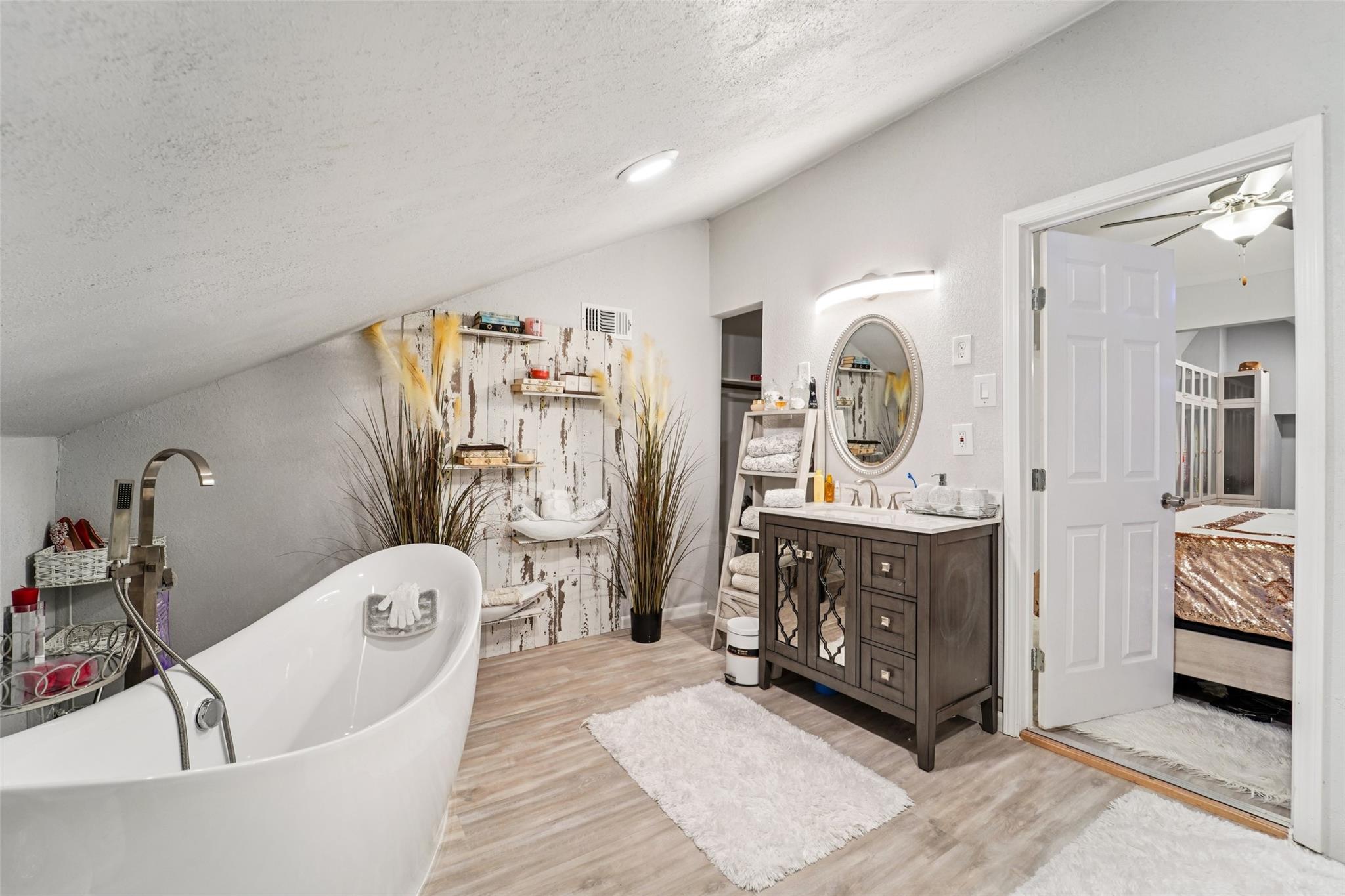 129 S Bearkat Court
