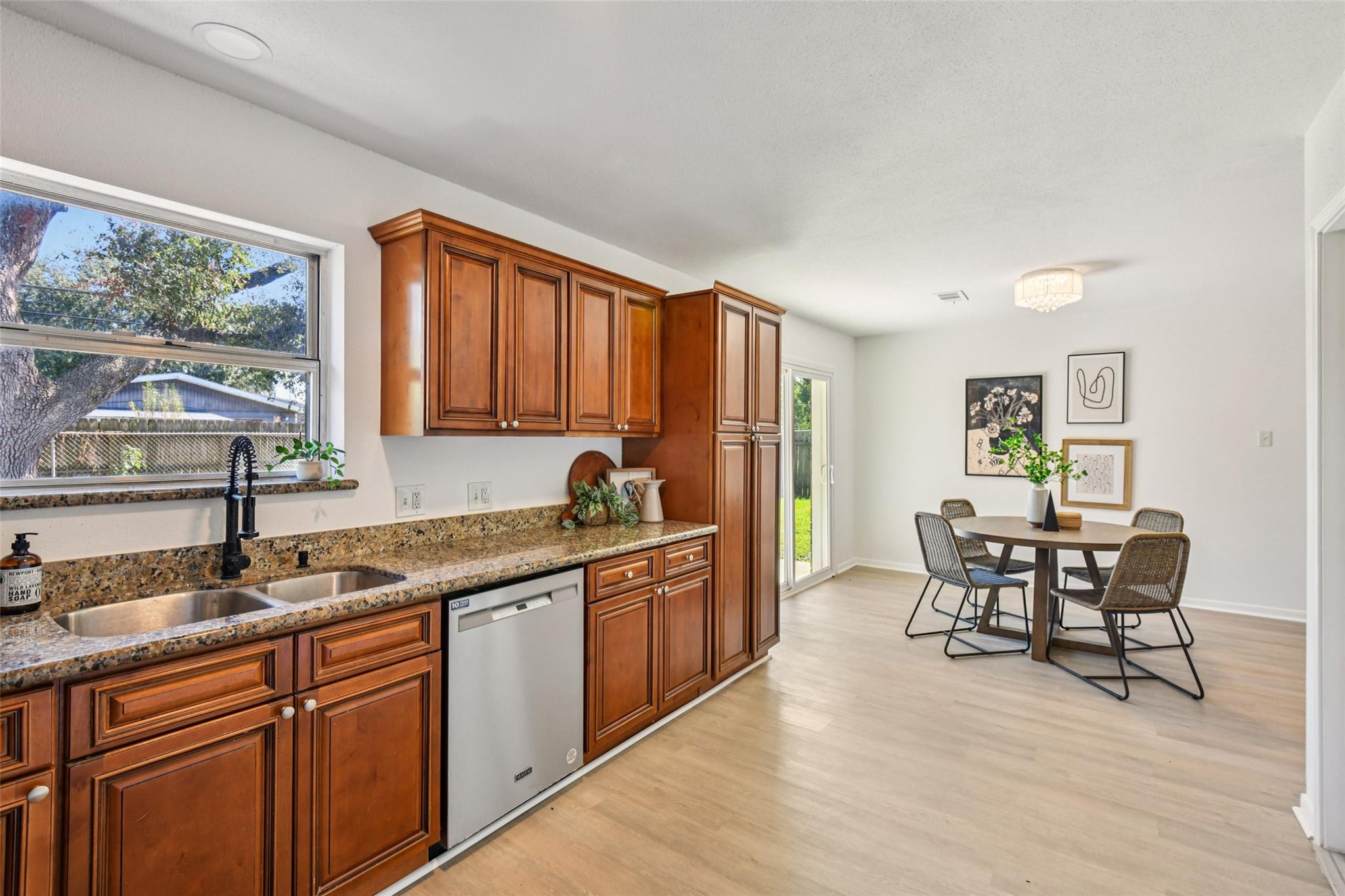 1118 N Noble Road, Texas City
