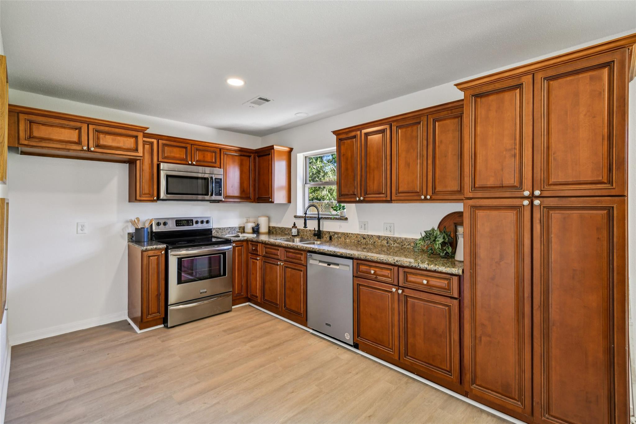 1118 N Noble Road, Texas City