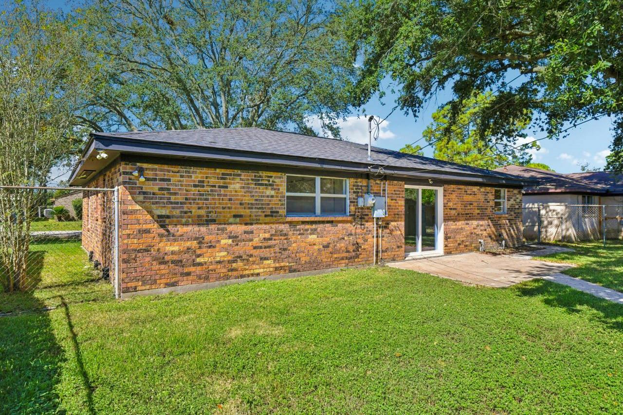 1118 N Noble Road, Texas City