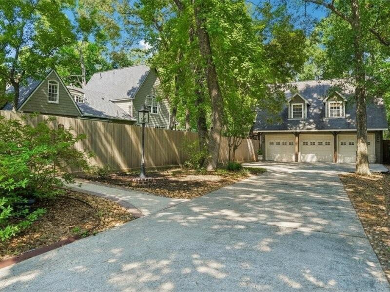 1693 Mohawk Drive